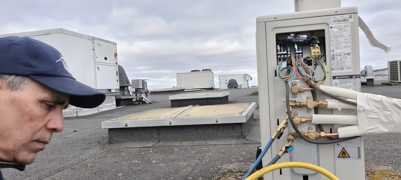 Maintenance rooftop LG — raccordement frigorifique et électrique