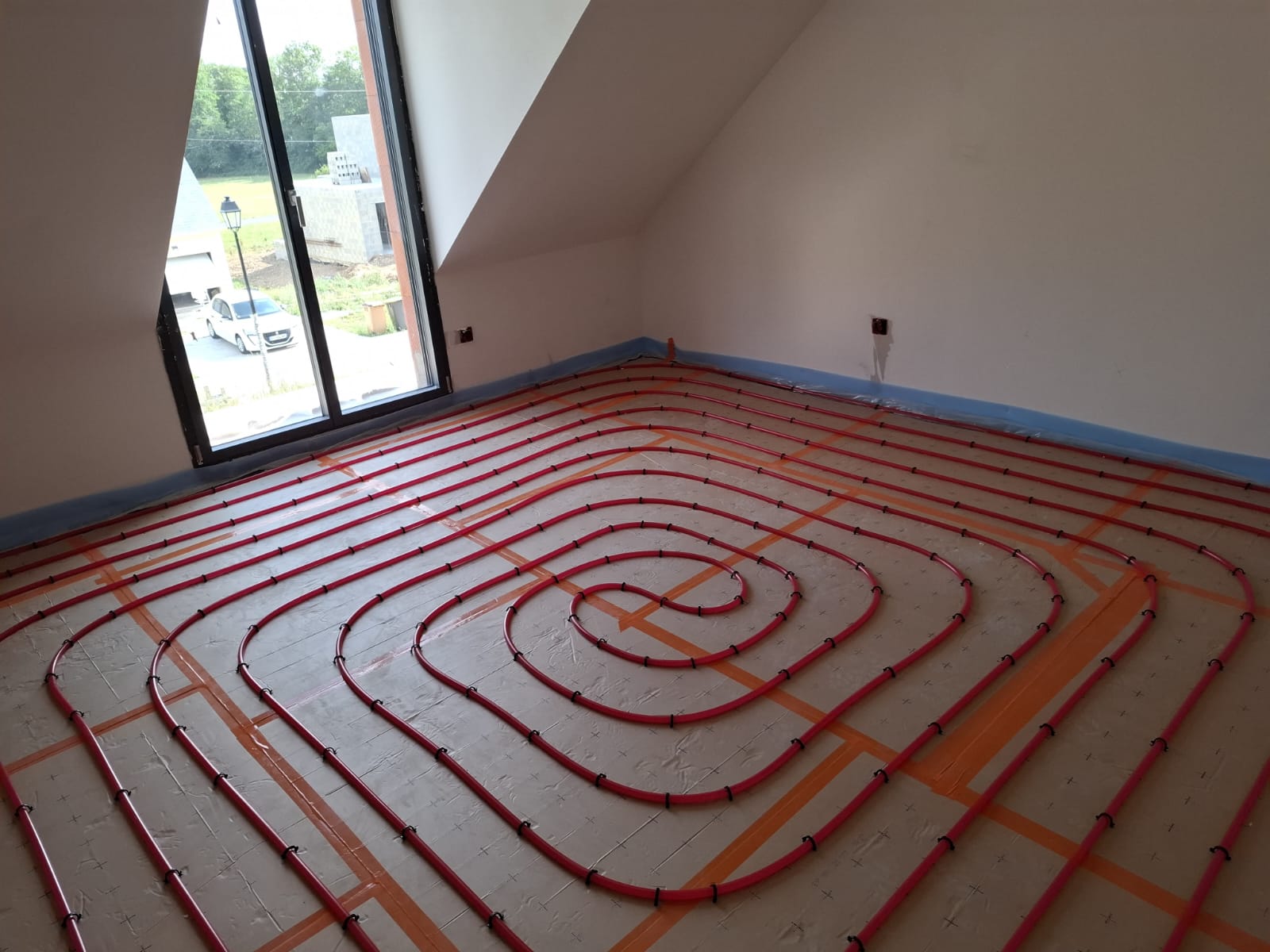 Plancher chauffant — chambre sous combles, pose terminée