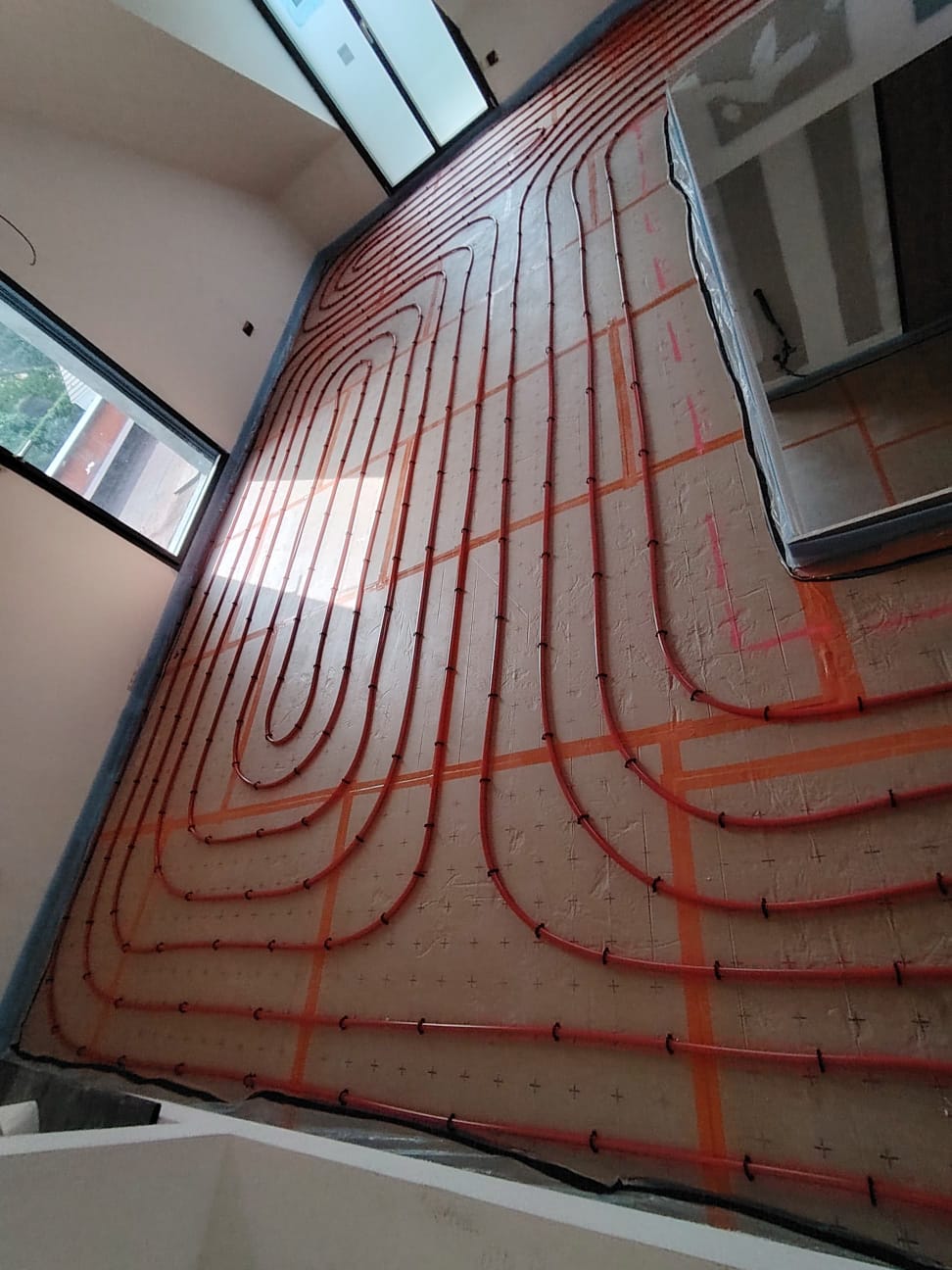 Plancher chauffant — grande pièce de vie